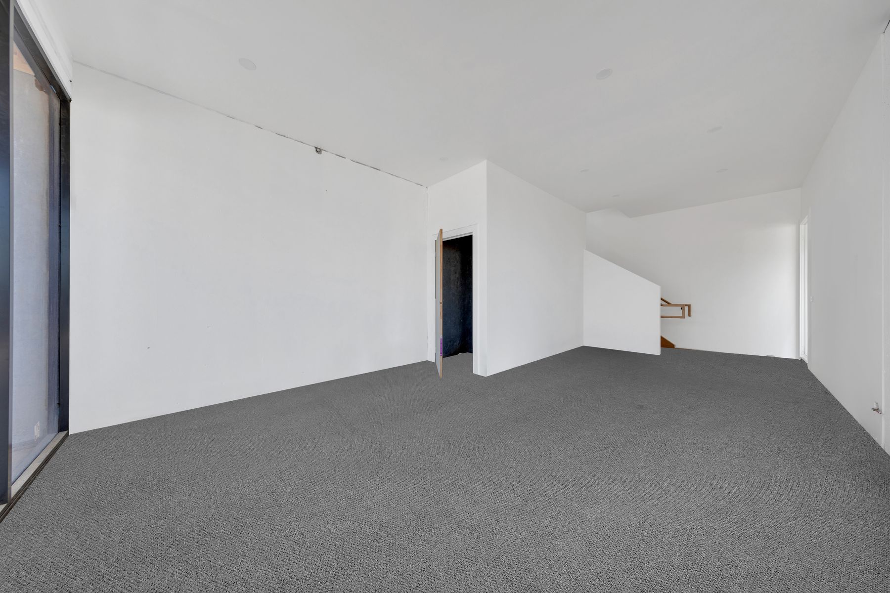 BRAND NEW INDUSTRIAL OFFICE & WAREHOUSE