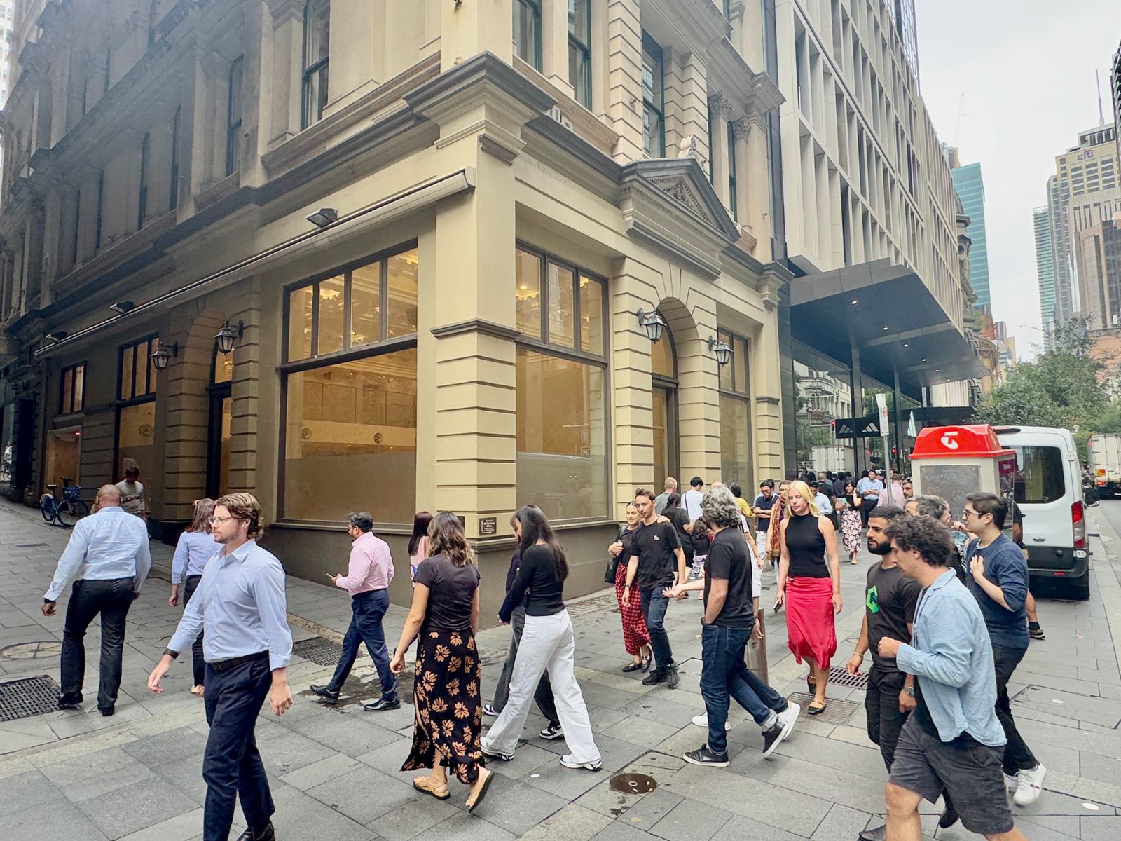 FLAGSHIP RETAIL ON PITT