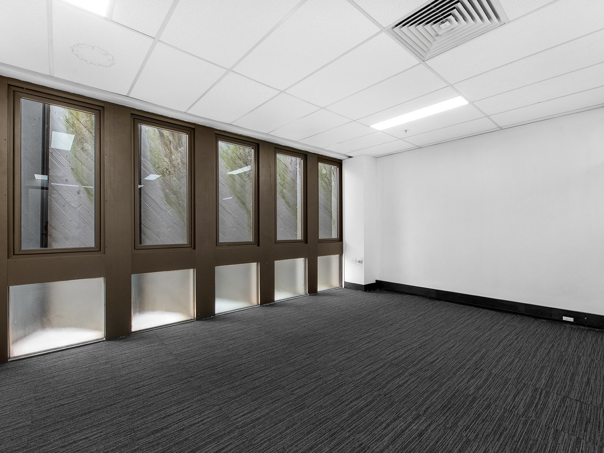 FIRST FLOOR OFFICE WITH FITOUT IN THE HEART OF TOOWONG