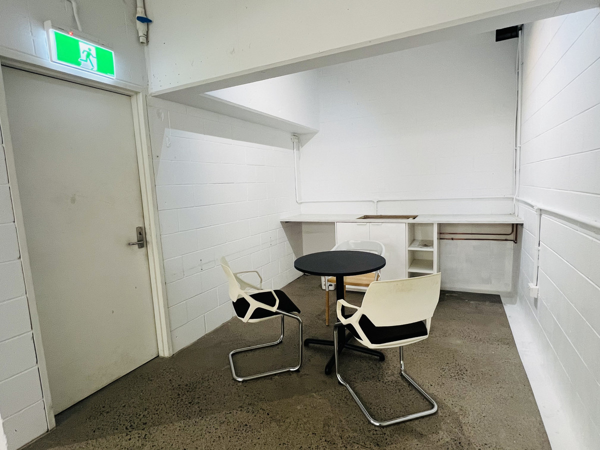 AFFORDABLE OFFICE / STUDIO