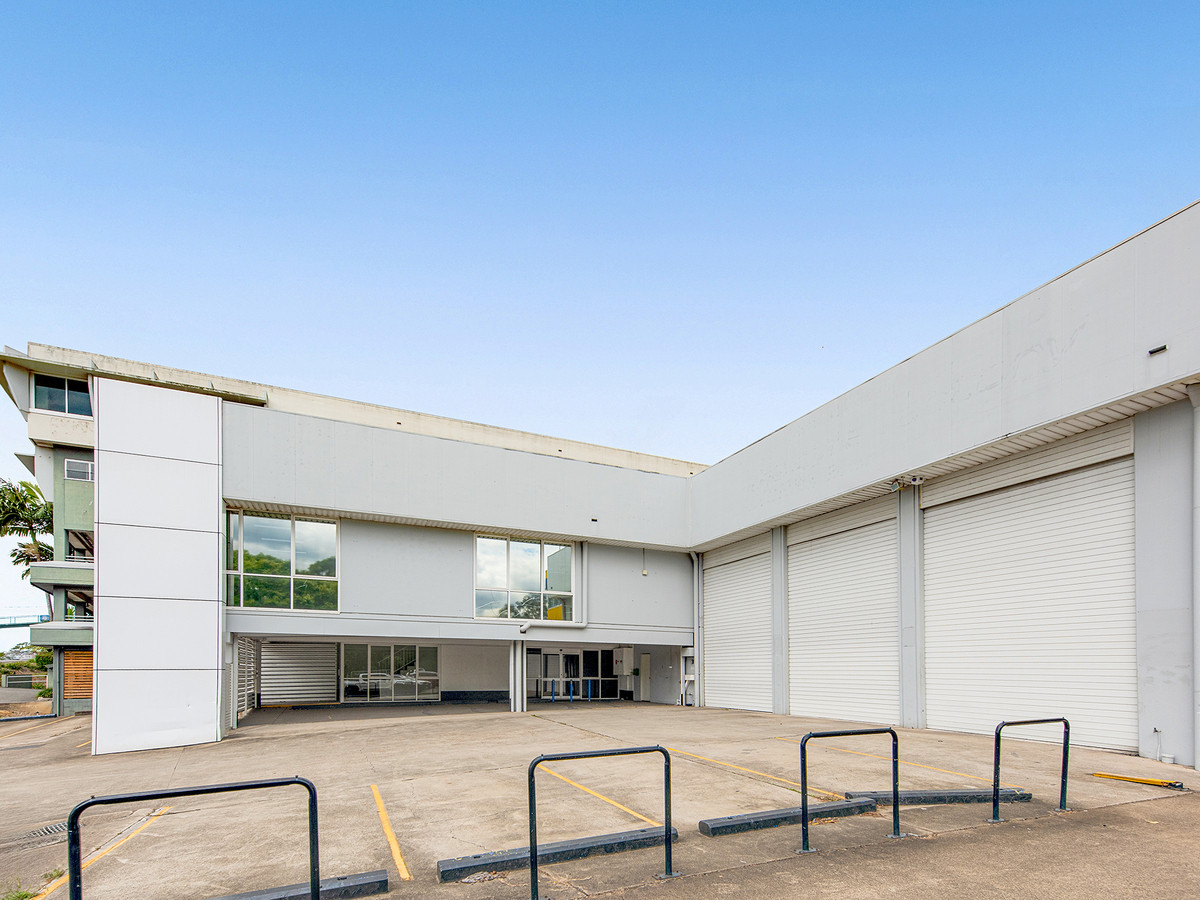 PRIME EXPOSURE OFFICE / WAREHOUSE